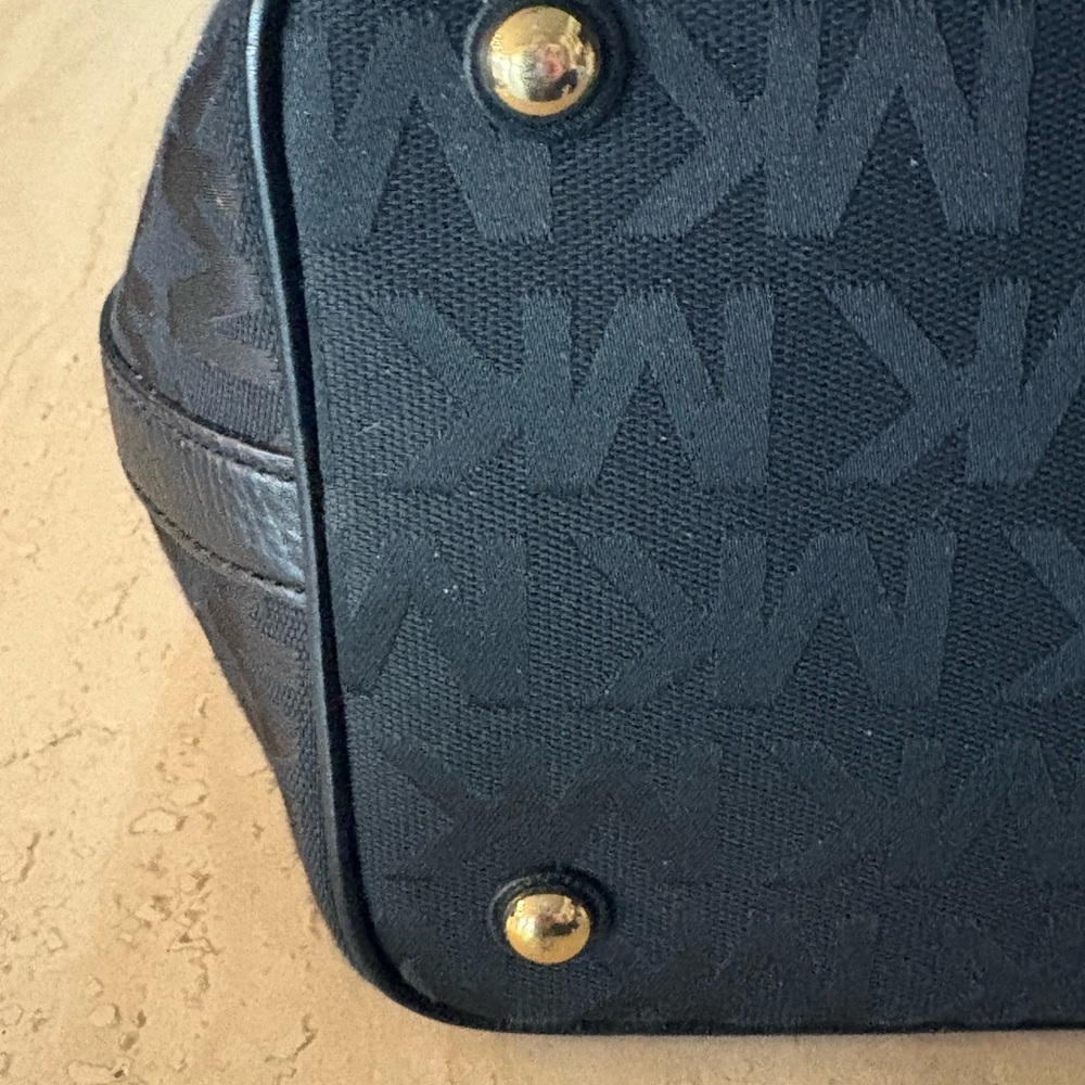 Michael Kors Jet Set Grab Bag Black on Black Logo - Picture 10 of 16